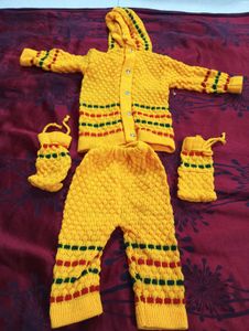 Cute Knitted Baby Outfit