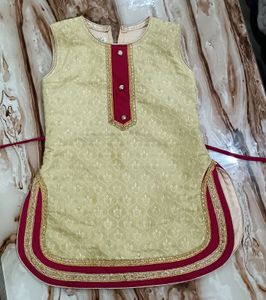 Girls&#39; Traditional Salwar Kameez