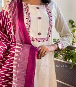 Elegant off-White Kurta with Dupatta