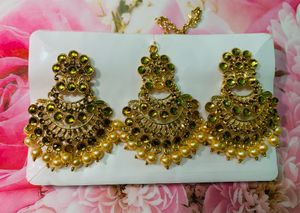 7 Set Gold-toned Earrings & Maang Tikka