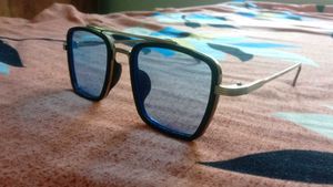 Square Framed Sunglasses with Case