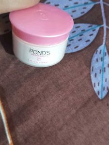Pond&#39;s Bright Beauty Serum Cream
