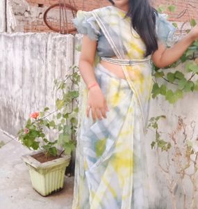 💥Price Dropped😍Saree With Designer Blouse Women
