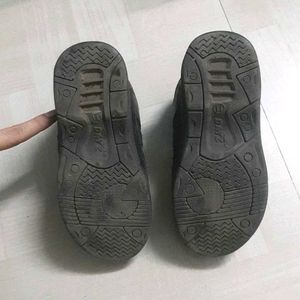 Brown shoes, size 11