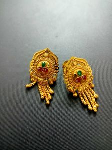 💫 Traditional Gold-Tone Earrings — Timeless &amp; Ele