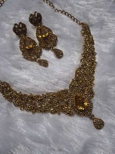 Elegant Gold Jewelry Set