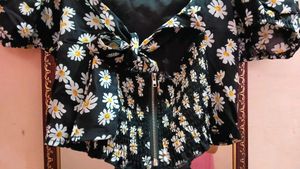 Daisy Puff Sleeve Crop Top