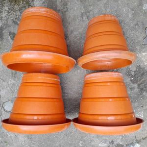 Set of 4 Plastic Flower Pots