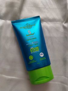 Aqualogica 5 Barrier + Repair Sunscreen
