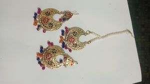 multi colour earrings nd maang tikka