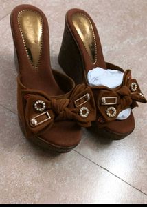 catwalk suede Wedge..