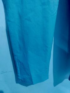 Blue cropped pants