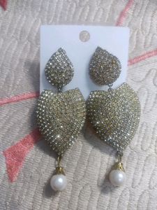 Earings Bahoot Hai Isliye Isa Sell Kar Rahi Ho