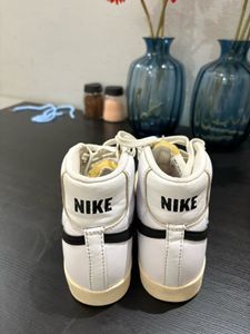 Nike Blazer Mid &#39;77 - Classic Style!
