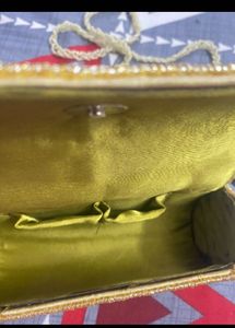 Beautiful Embroidery Clutch💛