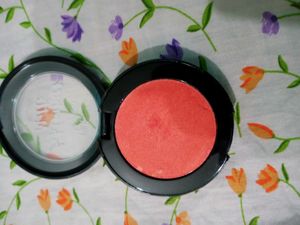 combo of blush and makeup fixer
