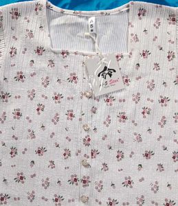 Floral Print White Slim Fit Top For Women 💗