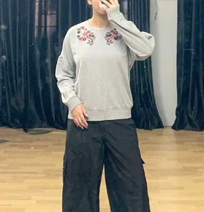 Floral Embroidered Pullover.