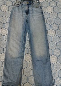 High-Waist Straight Fit Jeans – Light Wash