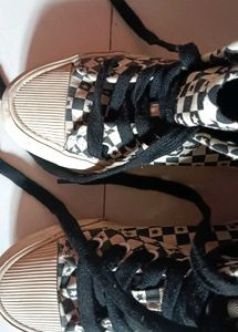 Black N White ZARA Sneakers