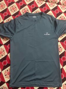 Tshirt M SIZE ONE PIC PRICE. CHOICE ANY Colour.