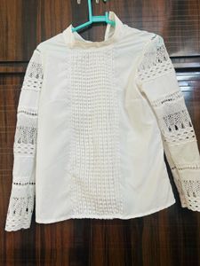 Beautiful Lace White Top .