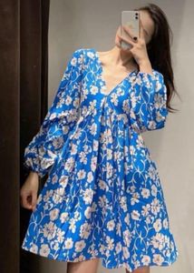 Unique Chic Floral Blue Top