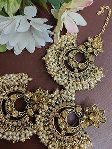 Golden Chaandbali With Maang Tikka
