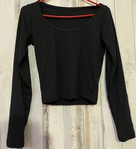 Black Ribbed Long Sleeves Crop Top
