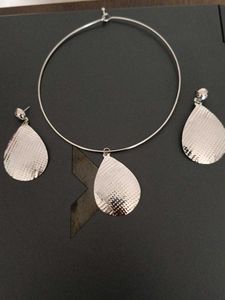 Silver Hasli Necklace With Earrings