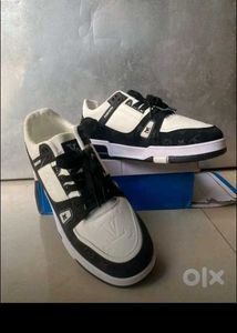 Stylish Black &amp; White Sneakers