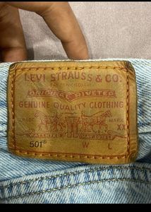 Levis Straight Fit Jean