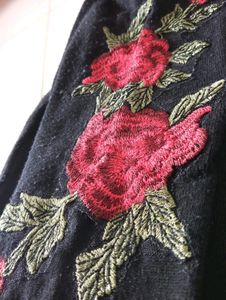 MAX BRAND EMBROIDERED TOP🖤❤️