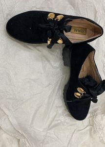 Black Ribbon Accent Casual Shoes
