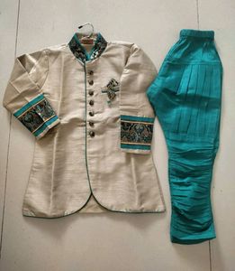 Boys&#39; Sherwani Set