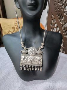 Silver-toned Necklace