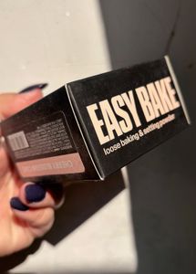 Huda beauty Easy Bake Loose Setting Powder