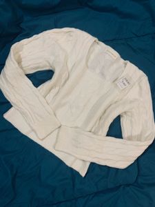 STUDIO WHITE Crop Sweater