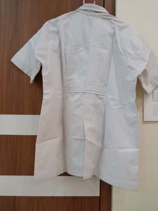 White Apron /Lab Coat With Collar And Pockets