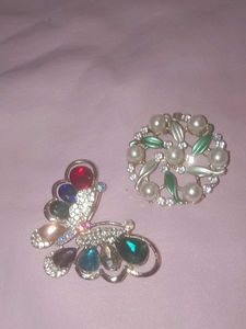 Vintage Brooch Set