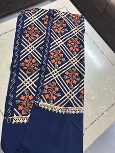 BRAND NEW WOOLLEN SHAWL