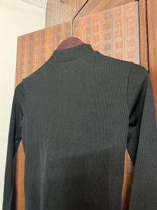 SALE 🛍️Zara Black Ribbed Top