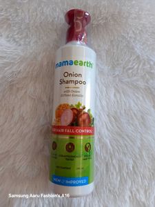 Mamaearth Onion Shampoo