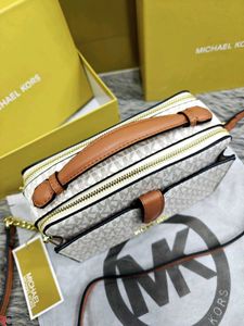 Micheal kors slingbags