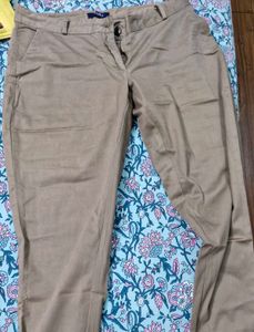 2 Brand New Trousers. 400 Each.ALLEN SOLLY.32 SIZE