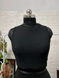 Basic Black Ribbed Crop Top