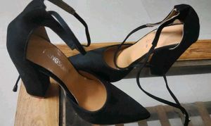 BLACK HEELS