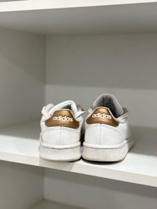 Adidas Advantage Sneakers