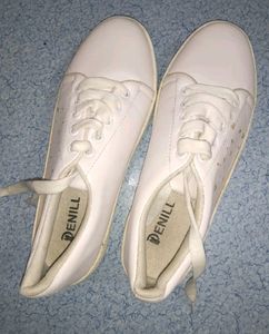 Sneakers 👟 Like New Condition