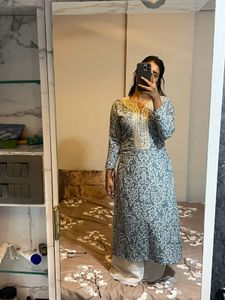 Elegant Embroidered Kurti Set
